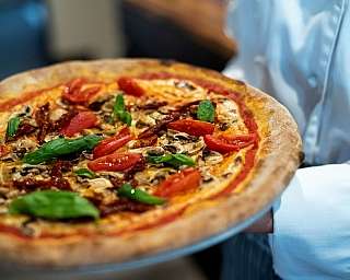 PER Pizza1 CL 0825 Web